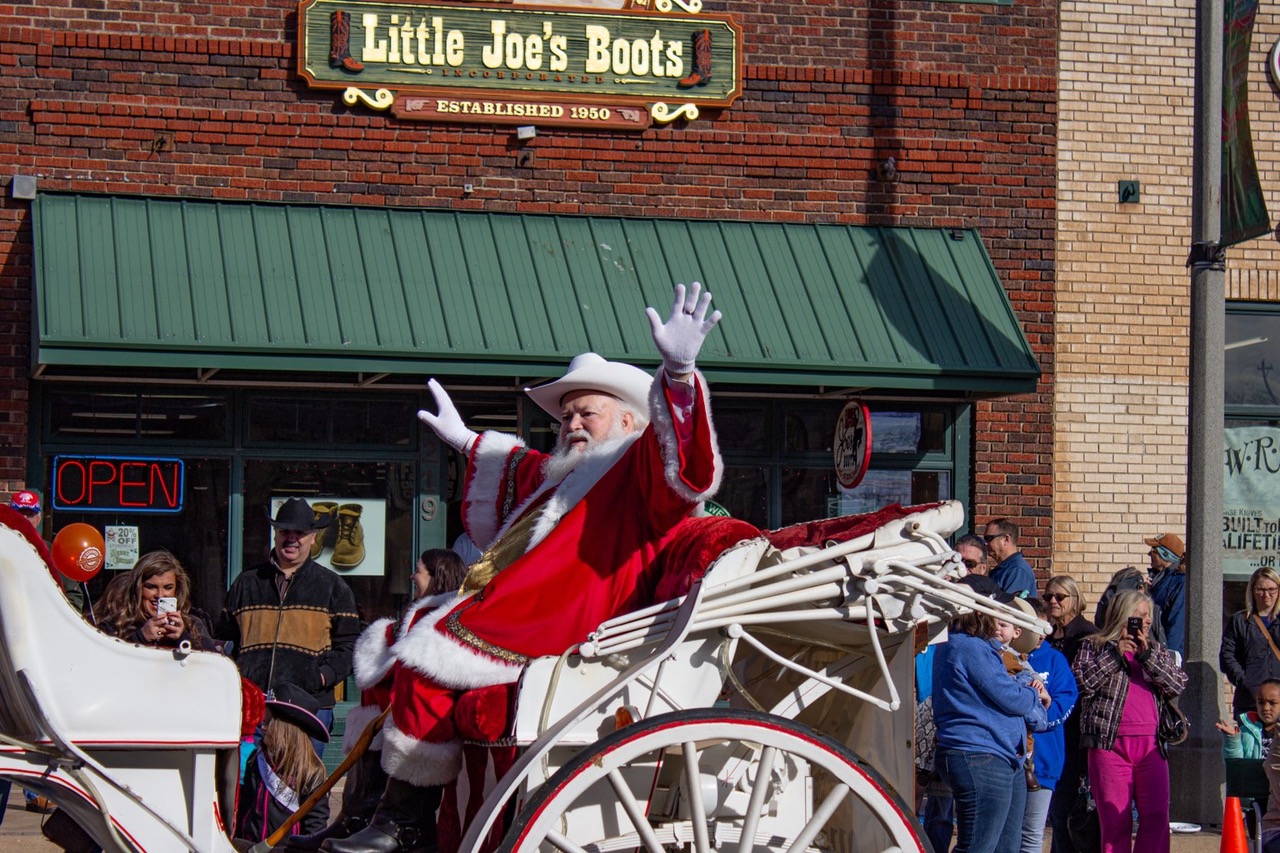 A Cowboy Christmas Oklahoma City 2022 Free Cowboy Christmas Parade At Stockyards City - Metrofamily Magazine