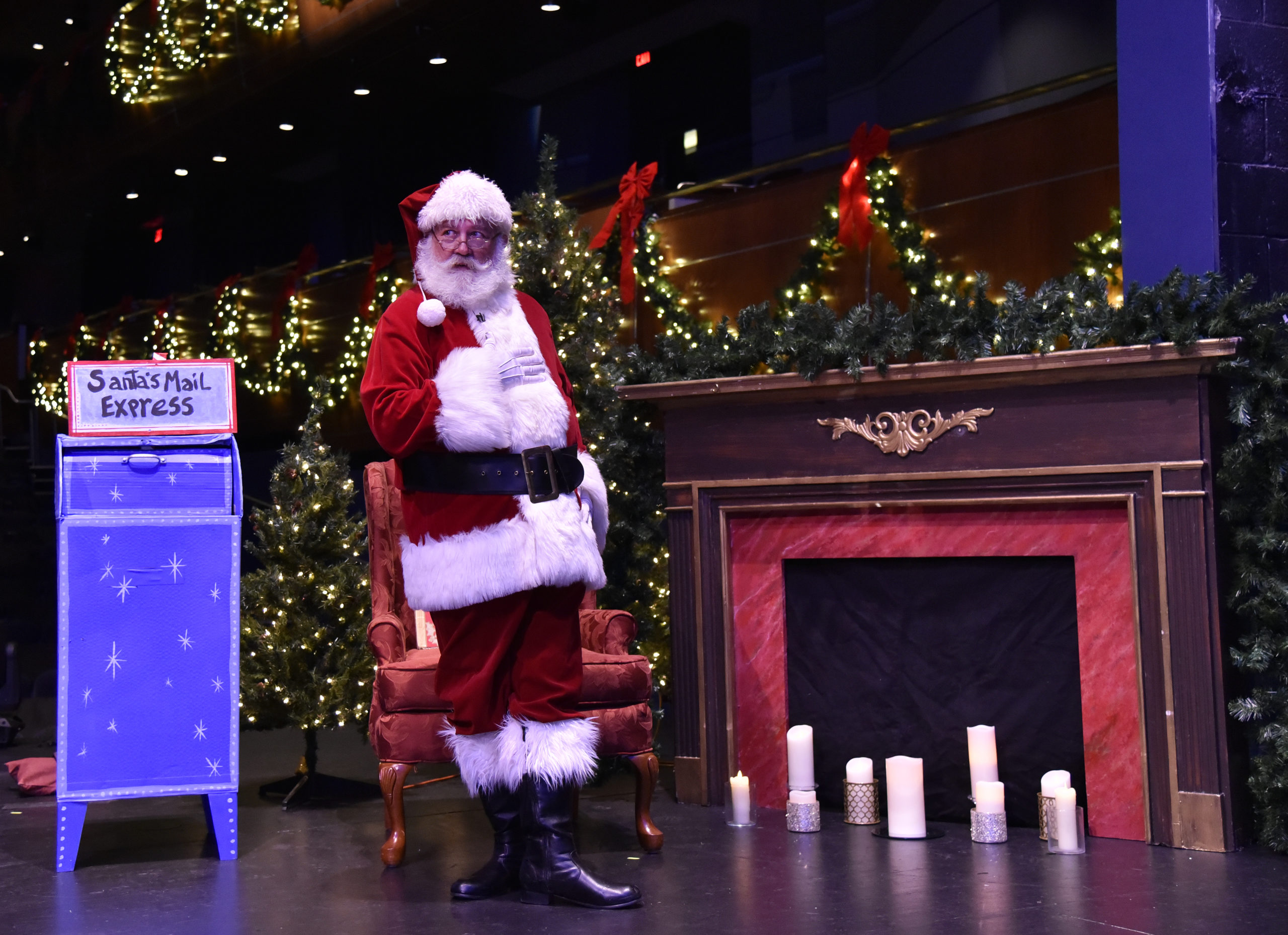 Downs family christmas light show